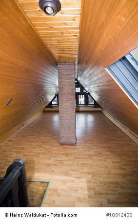 Wandtäfelungen und Deckenverkleidungen aus Holz