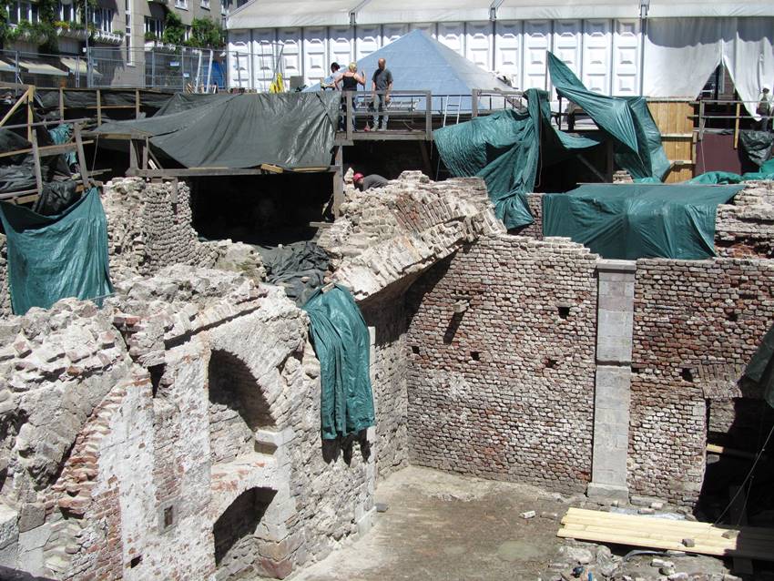 Köln Ausgrabungen auf dem Rathausplatz 